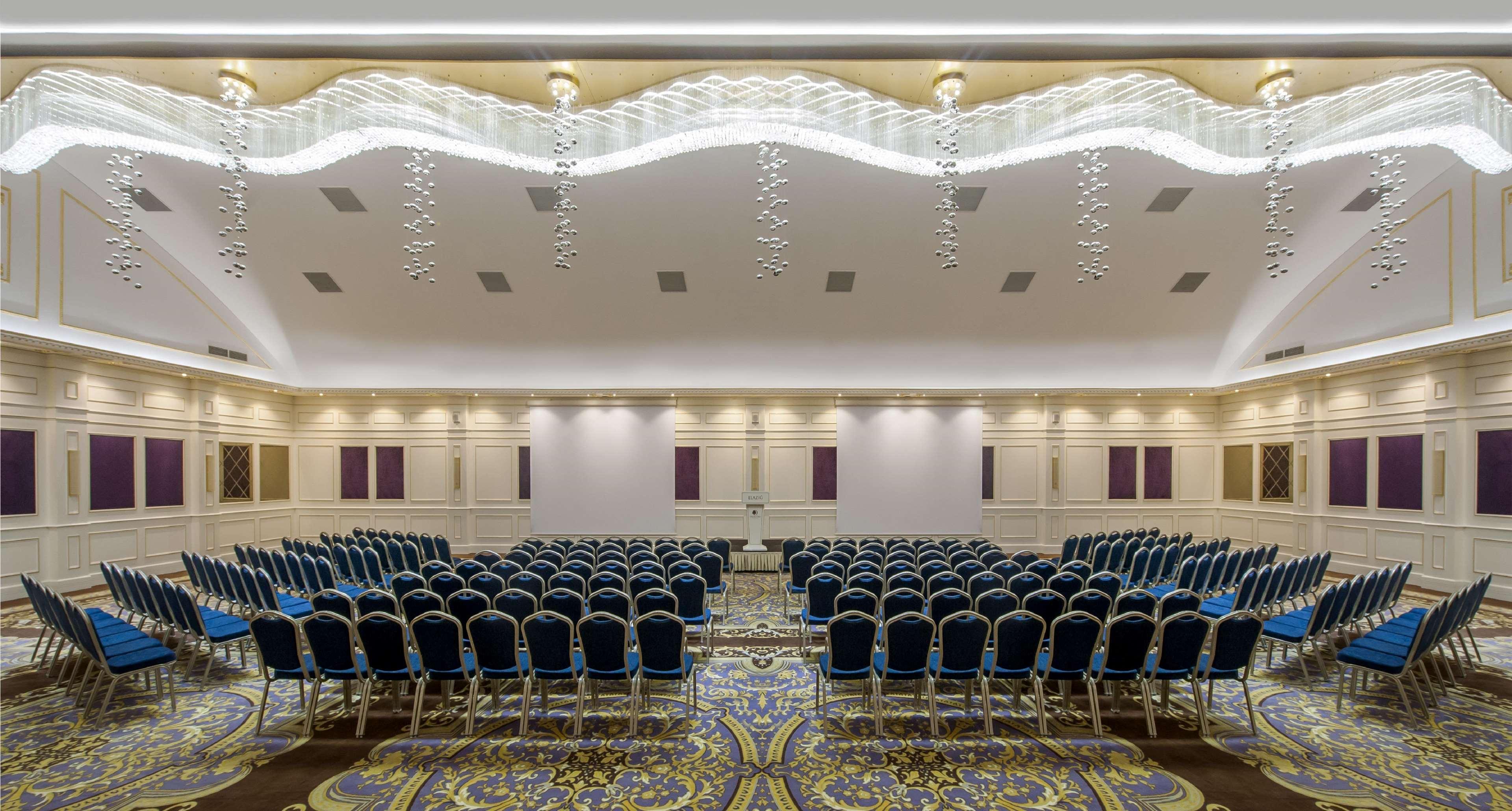 Doubletree By Hilton Elazig Hotel Buitenkant foto