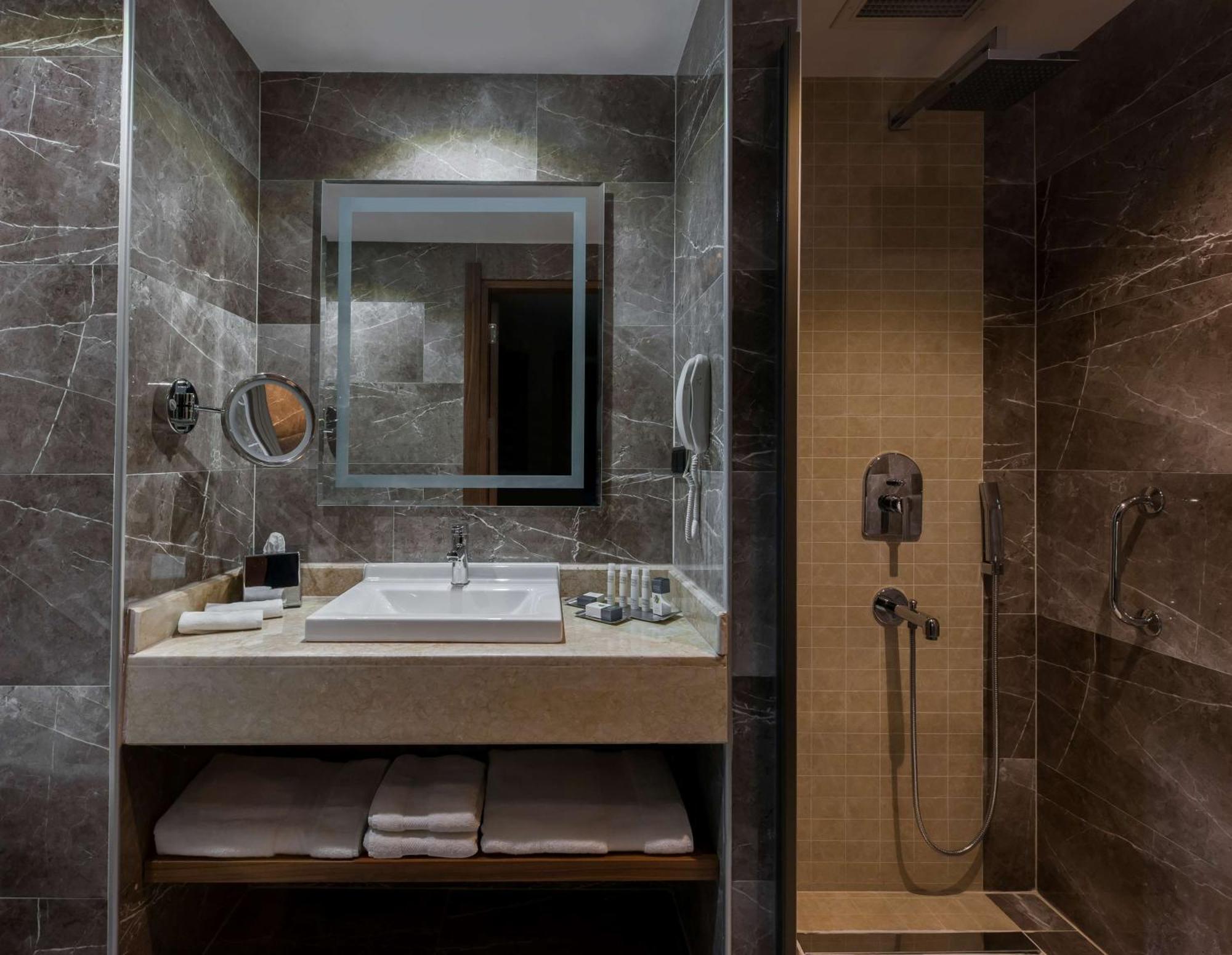 Doubletree By Hilton Elazig Hotel Buitenkant foto